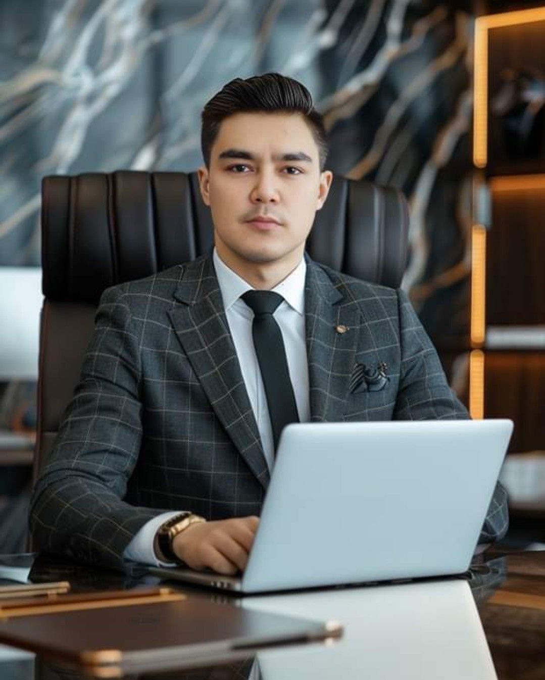 Ông Trần  Tuấn